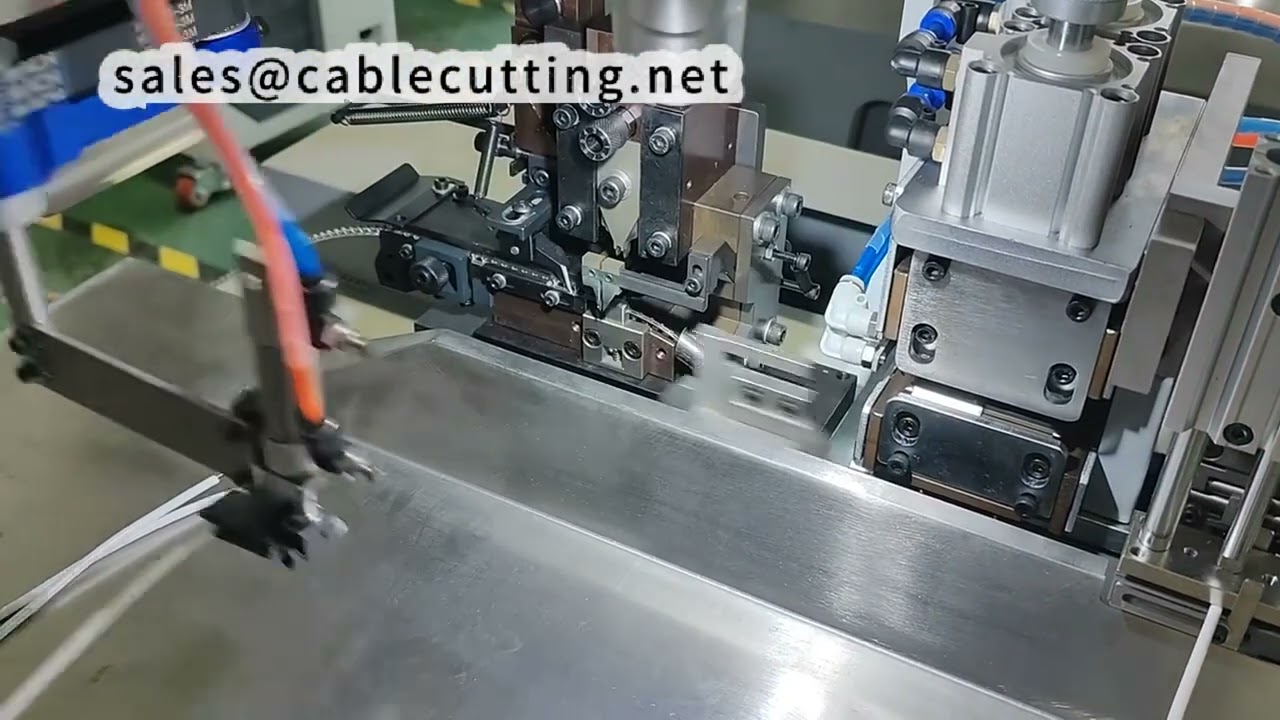 Spelatura e Crimpatura Automatica di Cavi Multi-Core: Guaina Tonda e Cavo Nastro