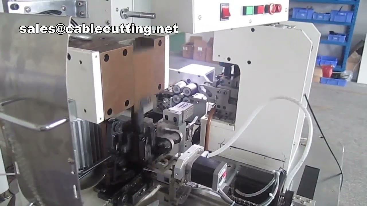 Taglio, spellatura e crimpatura di cavi piatti: la macchina professionale per l'industria