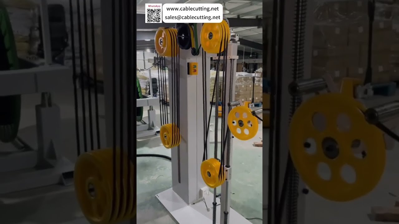 Macchina per spellare e tagliare cavi da 150 mm² con unità di svolgimento a velocità variabile da 1000 kg - Shorts
