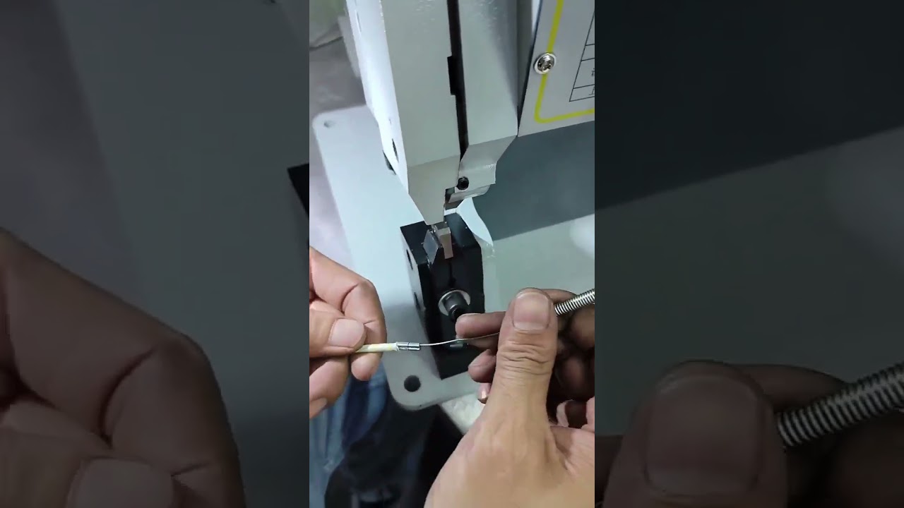 Macchina crimpatrice per cinghie in rame 3T - Crimpatura cinghia in acciaio 5mm | Video reale #fabbrica #macchina #utensili