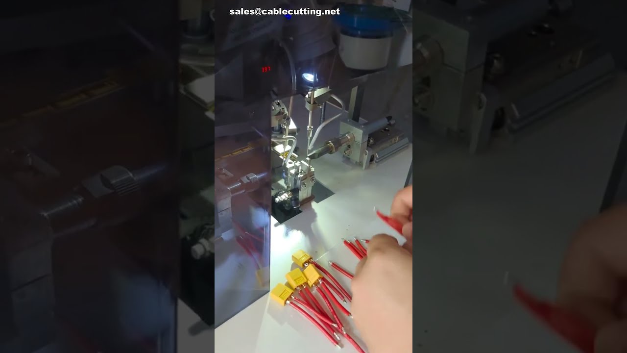 Macchina per saldatura connettori a doppia pistola: saldature complete a 360°
