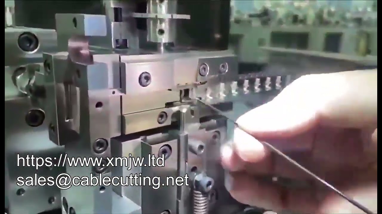 Macchina per crimpare connettori Ipex su cavo 113 - WPM Ipex