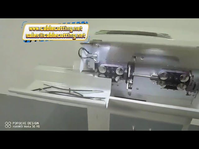 Spellacavi automatico per cavi multipolari quadrati: rimozione guaina interna ed esterna