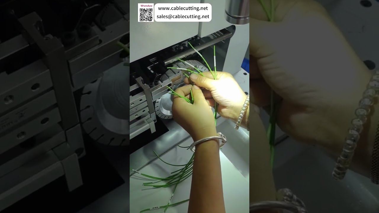 Macchina integrata per la lavorazione di tubi termoretraibili: alimentazione, infilatura, taglio e cottura automatici