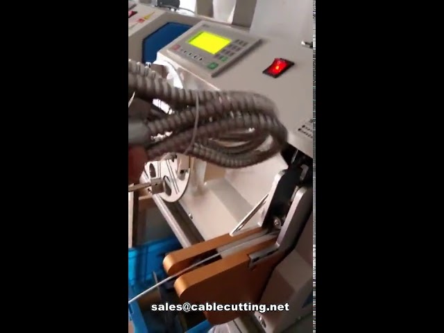 Macchina automatica per avvolgimento e legatura di tubi flessibili per acqua