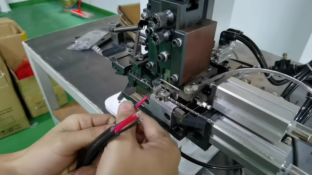 Macchina per terminali a striscia continua - Lavorazione doppio filo ad alta efficienza