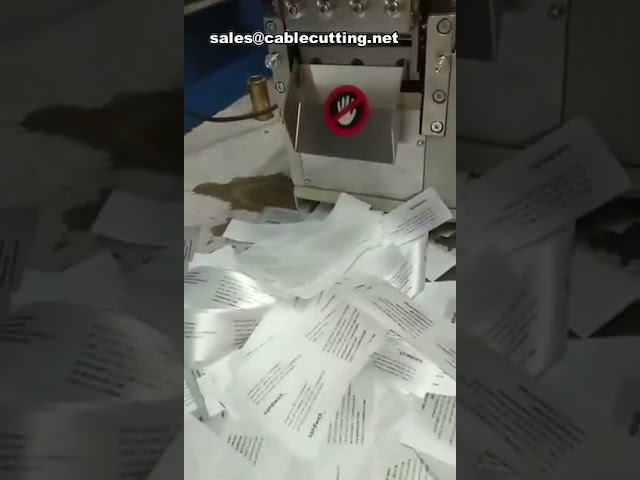 Macchina per taglio e sigillatura bordi etichette tessili - Affidabile e ad alta efficienza