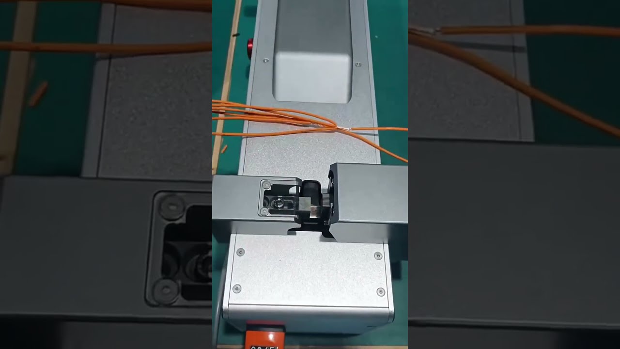 Saldatura a ultrasuoni in azione: video reale della macchina per spelafili automatici | Attrezzatura industriale