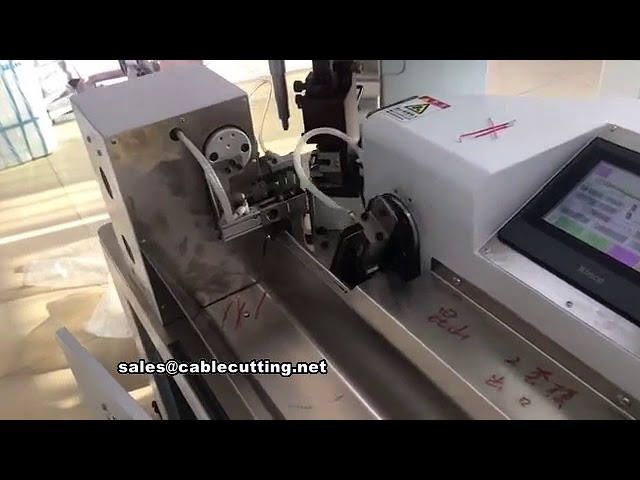 Macchina automatica per spelatura, torsione, crimpatura e saldatura dei cavi