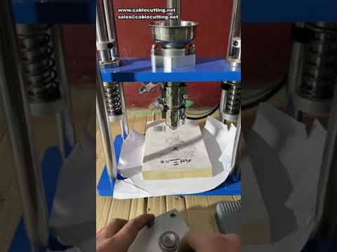 Macchina per stampaggio a iniezione verticale mini da 20g per plastica ABS, PP, PC, AS, PE, PET, PVC - Teste di ricarica USB e piccole parti