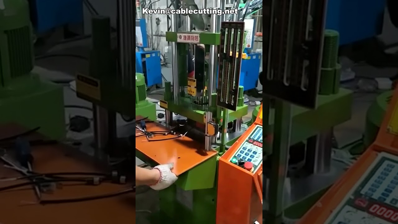 Macchina per stampaggio a iniezione PA66 manuale da tavolo per spine impermeabili e connettori cavi