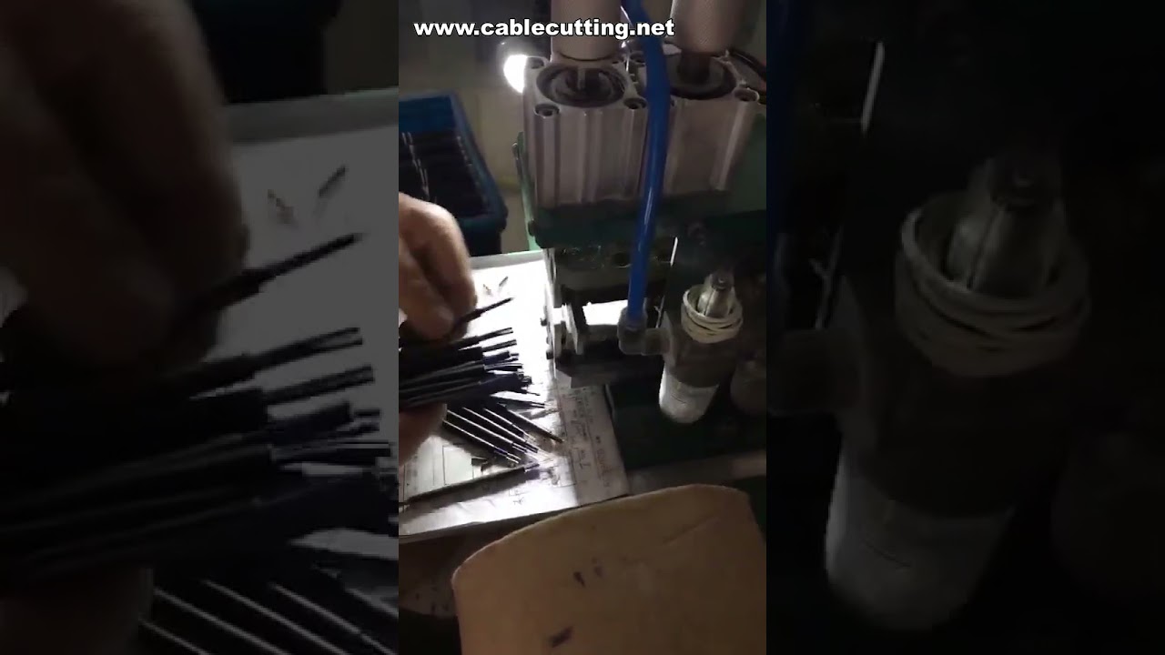 Macchina pneumatica per spelatura e torsione verticale di cavi elettrici