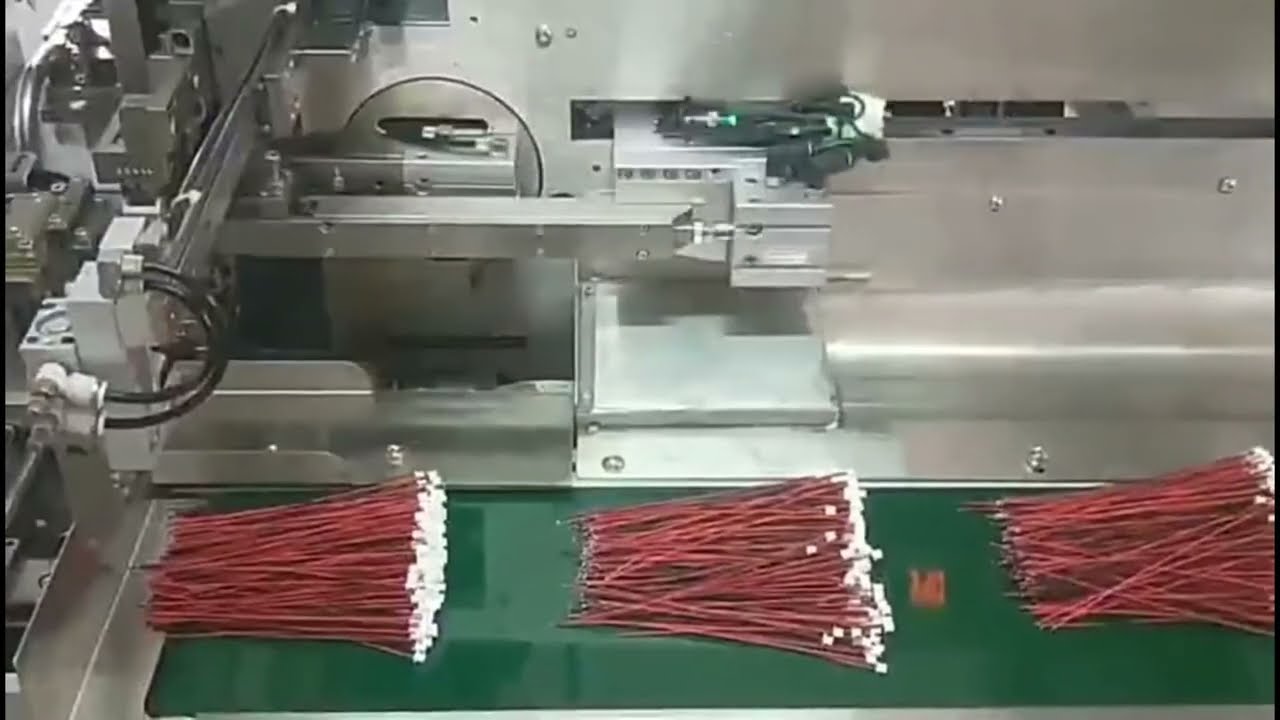 Macchina automatica per taglio, spelatura, torsione, stagnatura e crimpatura terminali con inserimento in custodie