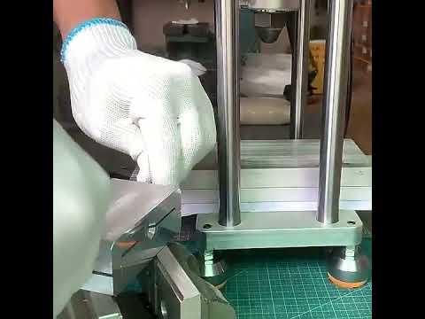 Macchina per stampaggio a iniezione verticale da banco - 50g, stampaggio spine USB