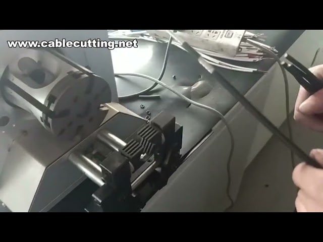 Spellatrice Rotativa per Cavi Coassiali: Precisione e Automazione Industriale