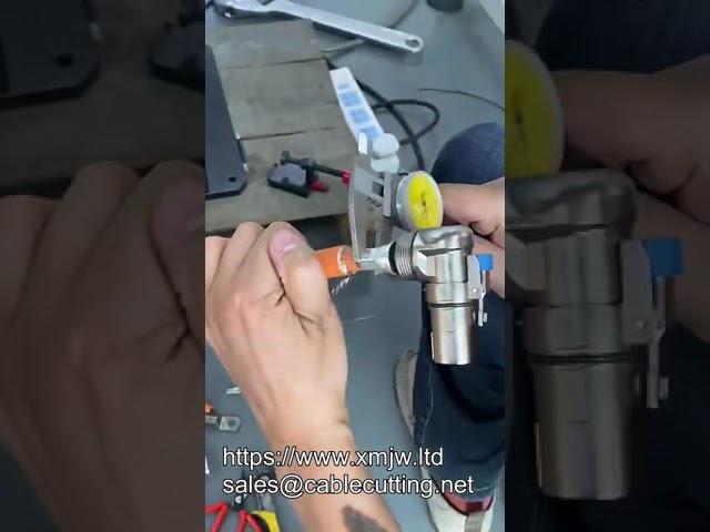 Stampo automatico per crimpatura capicorda da 30 tonnellate: sagomatura esagonale per cablaggi auto elettriche