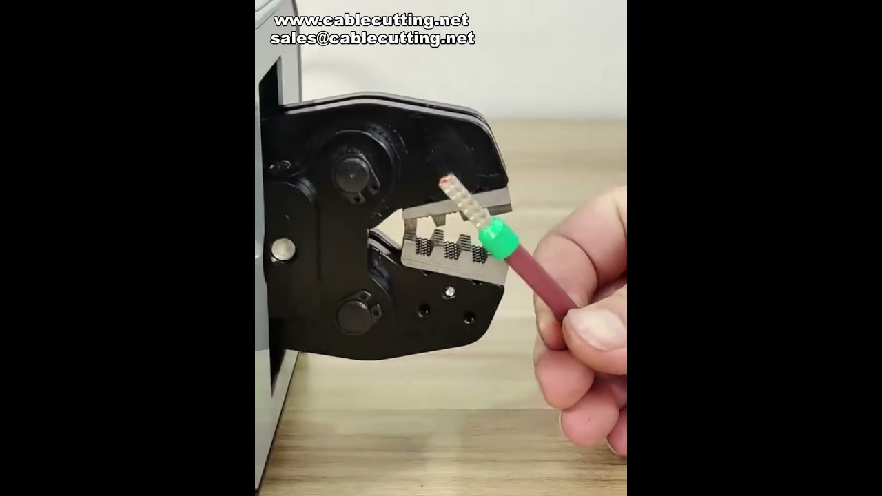 Crimpatrice Elettrica per Cavi: Strumento Professionale per Connessioni Sicure