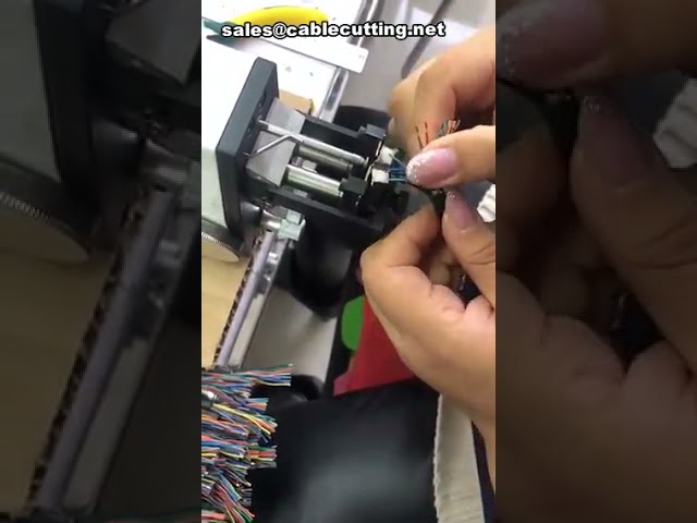 Macchina spellafili e spelacavi automatica per cavi schermati e dati multifilari