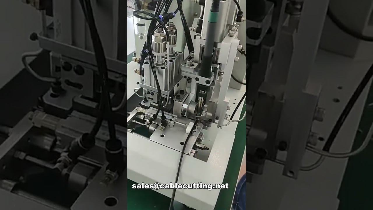 Macchina automatica per taglio, spelatura, saldatura e crimpatura di cavi USB e dati
