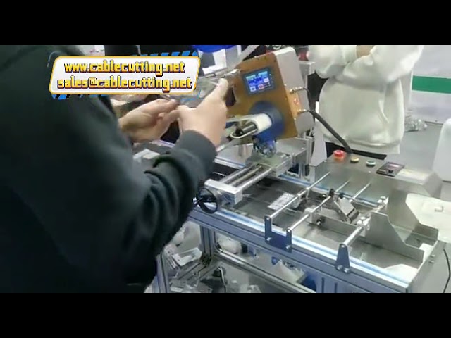 Etichettatrice piana automatica per cartoni e scatole: barcode autoadesivo tutto in uno