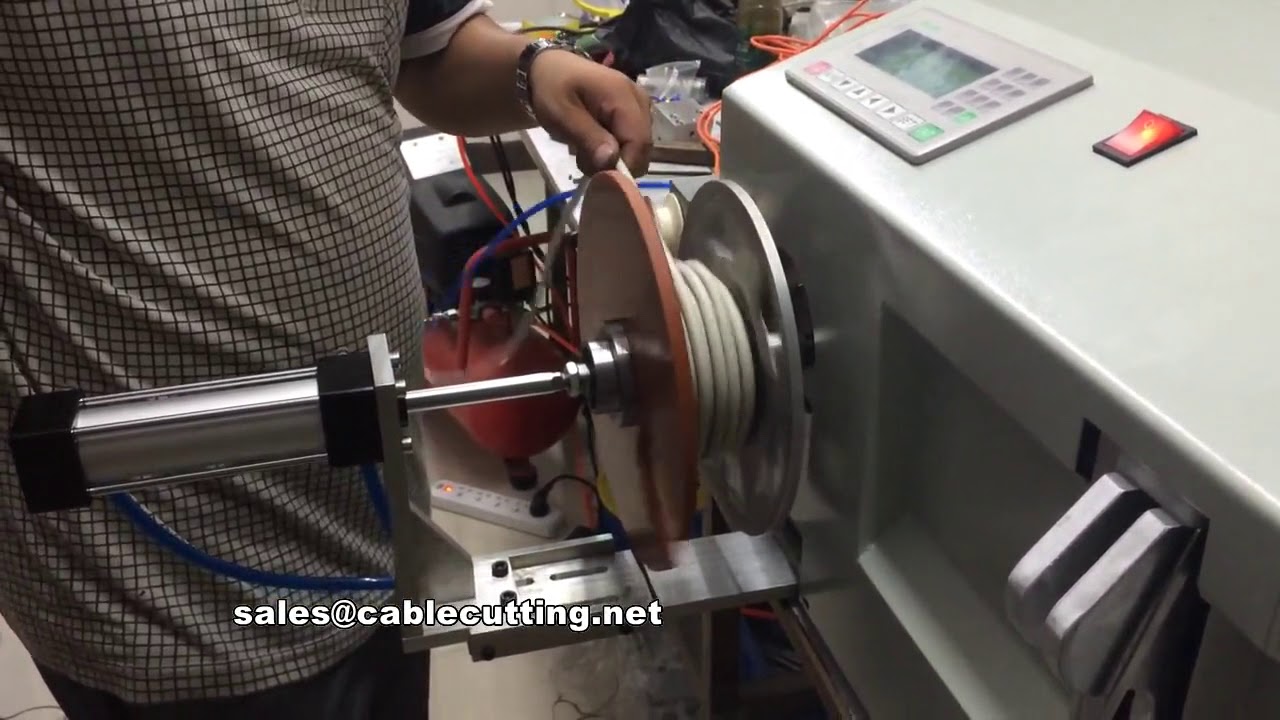 Macchina automatica per l'imballaggio di fili e bobine