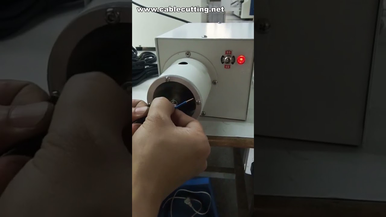 Macchina spellafili e attorcigliacavi a lama rotante - Precisione e automazione per cavi elettrici