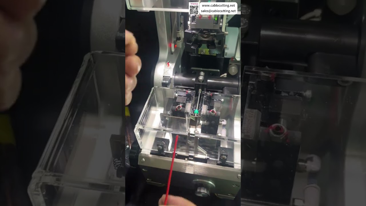 Inserimento semiautomatico spine impermeabili con guida a binario: processo fluido e setup utensili automatici - Shorts