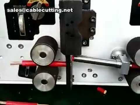 Macchina automatica per il taglio e la spelatura dei cavi