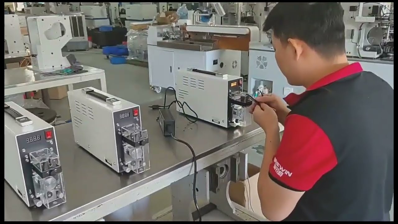 Spellacavi Industriale Portatile: Macchina per Strippaggio Cavi Elettrici Facile da Trasportare