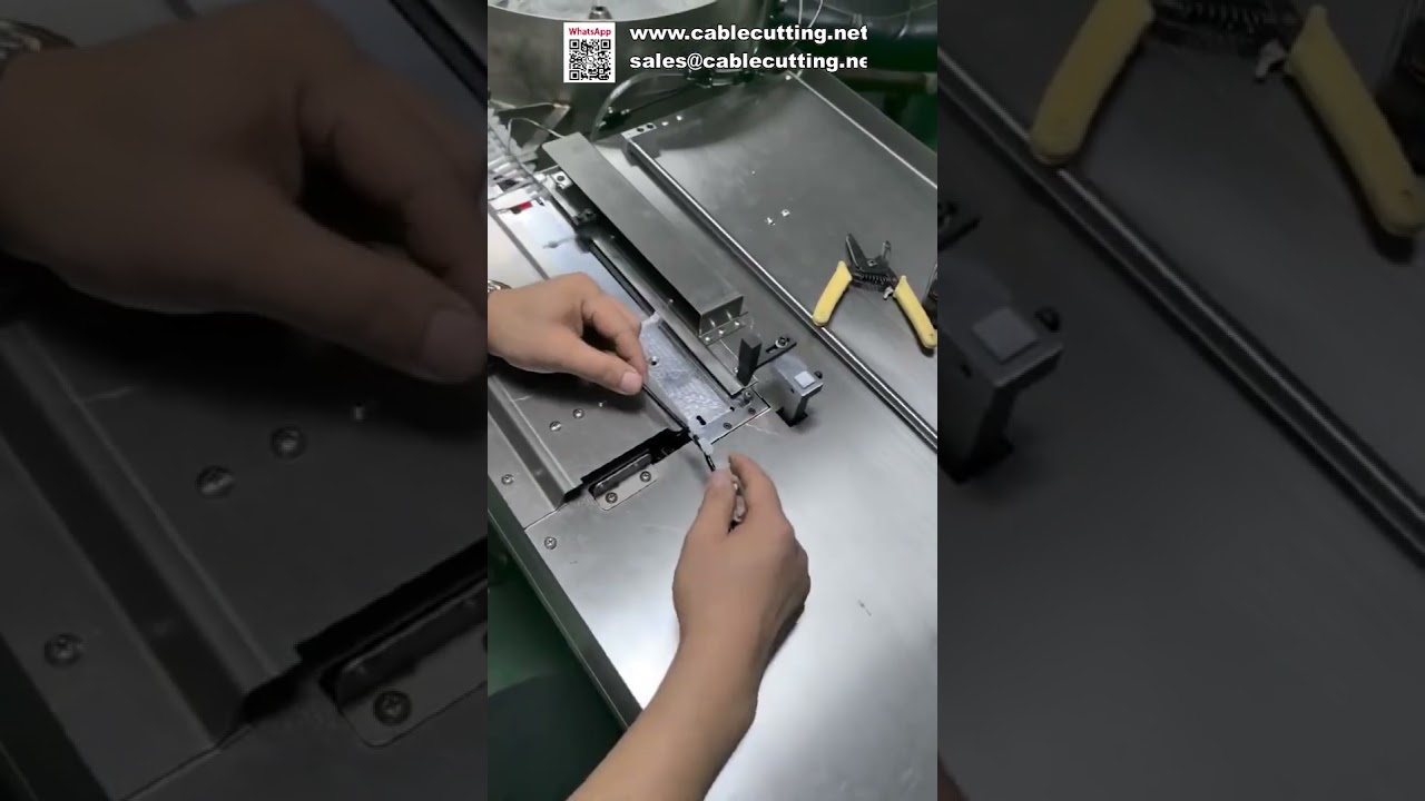 Macchina automatica per fascette nylon con testa a forma di aeroplano - Alimentazione e taglio