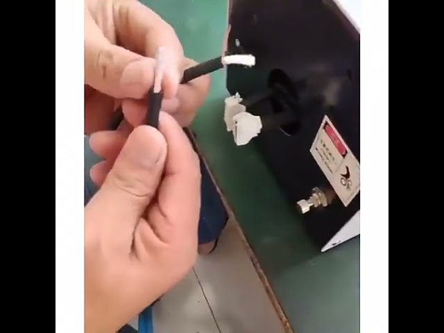Macchina semiautomatica professionale per spazzolatura e torsione di trecce schermanti per cavi elettronici 1-8mm