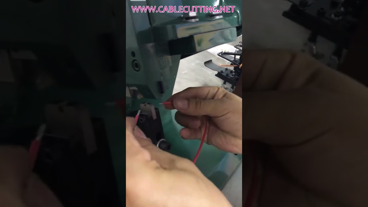Macchina per la giunzione di cablaggi automatica