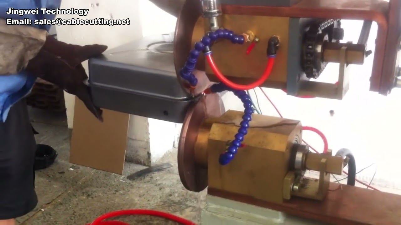 Macchina formatrice di onde in acciaio inox: piega e sagoma fili metallici con precisione