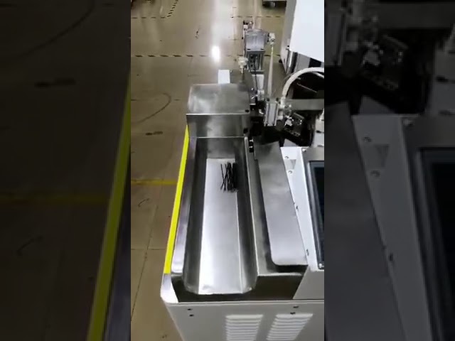 Macchina automatica per spellatura, crimpatura e attorcigliatura cavi – Soluzione industriale