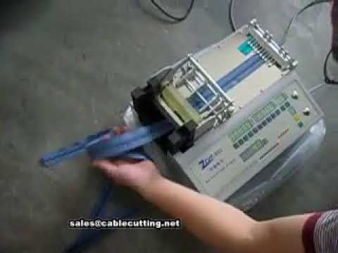 Macchina per Taglio Cerniere in Plastica Etal: Precisione e Automazione